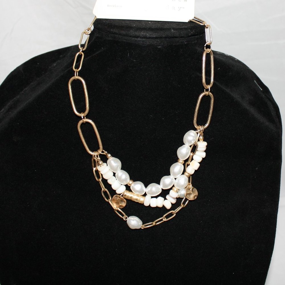 Set of Necklace and Bracelet.
